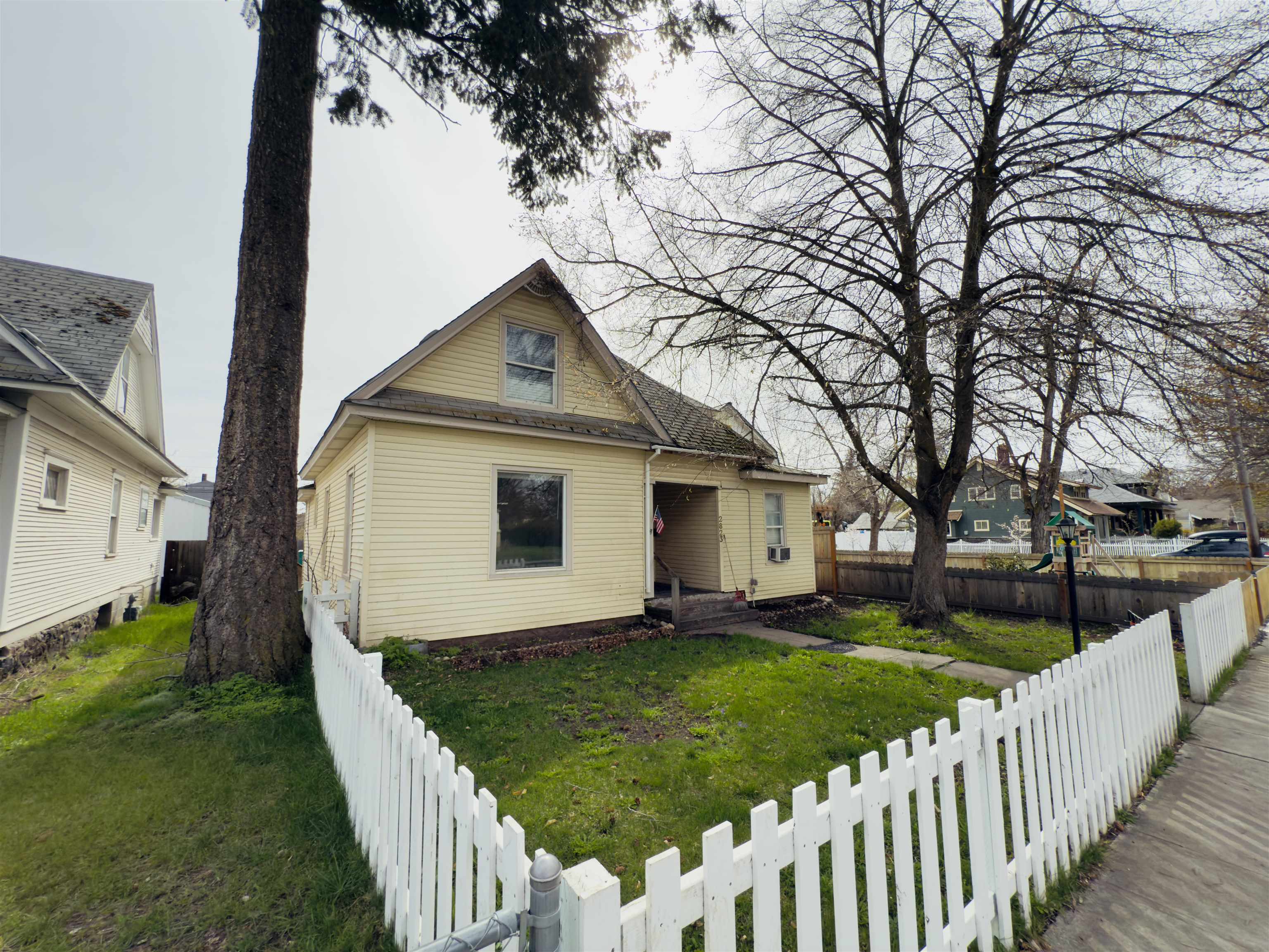 2823 W Sharp Ave - Photo 2