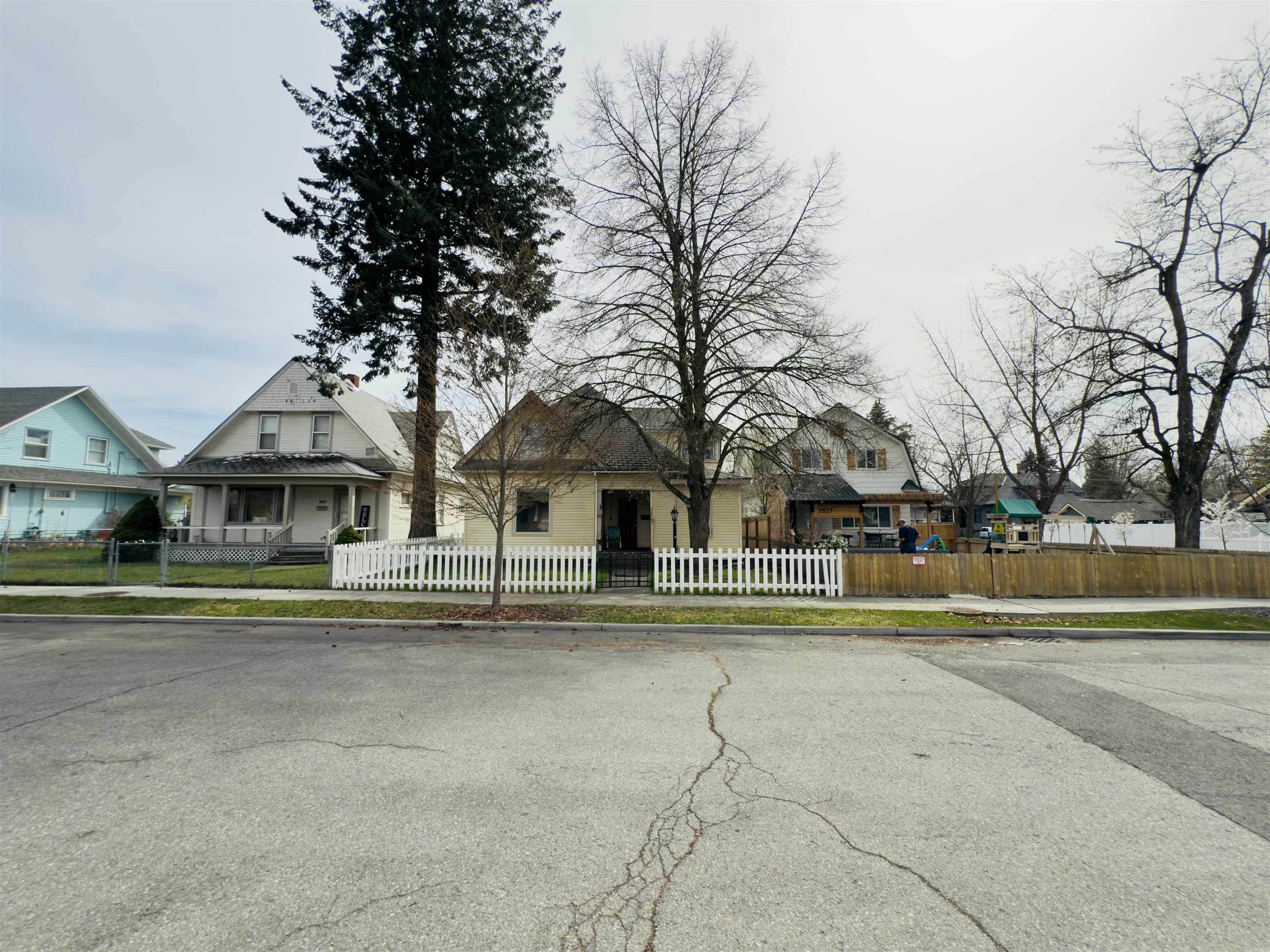 2823 W Sharp Ave - Photo 3
