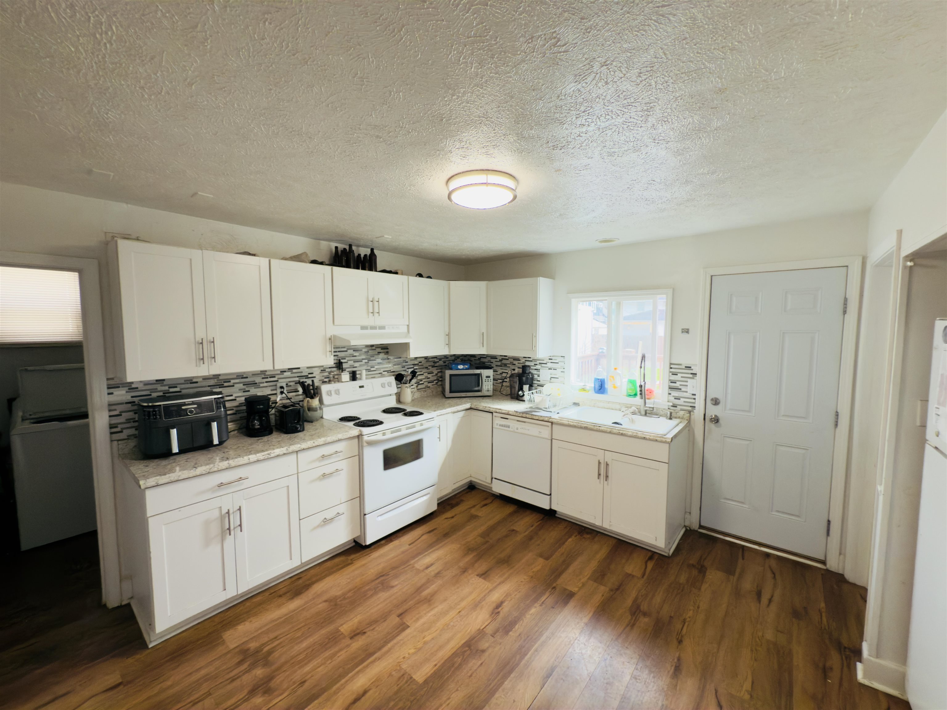 2823 W Sharp Ave - Photo 8