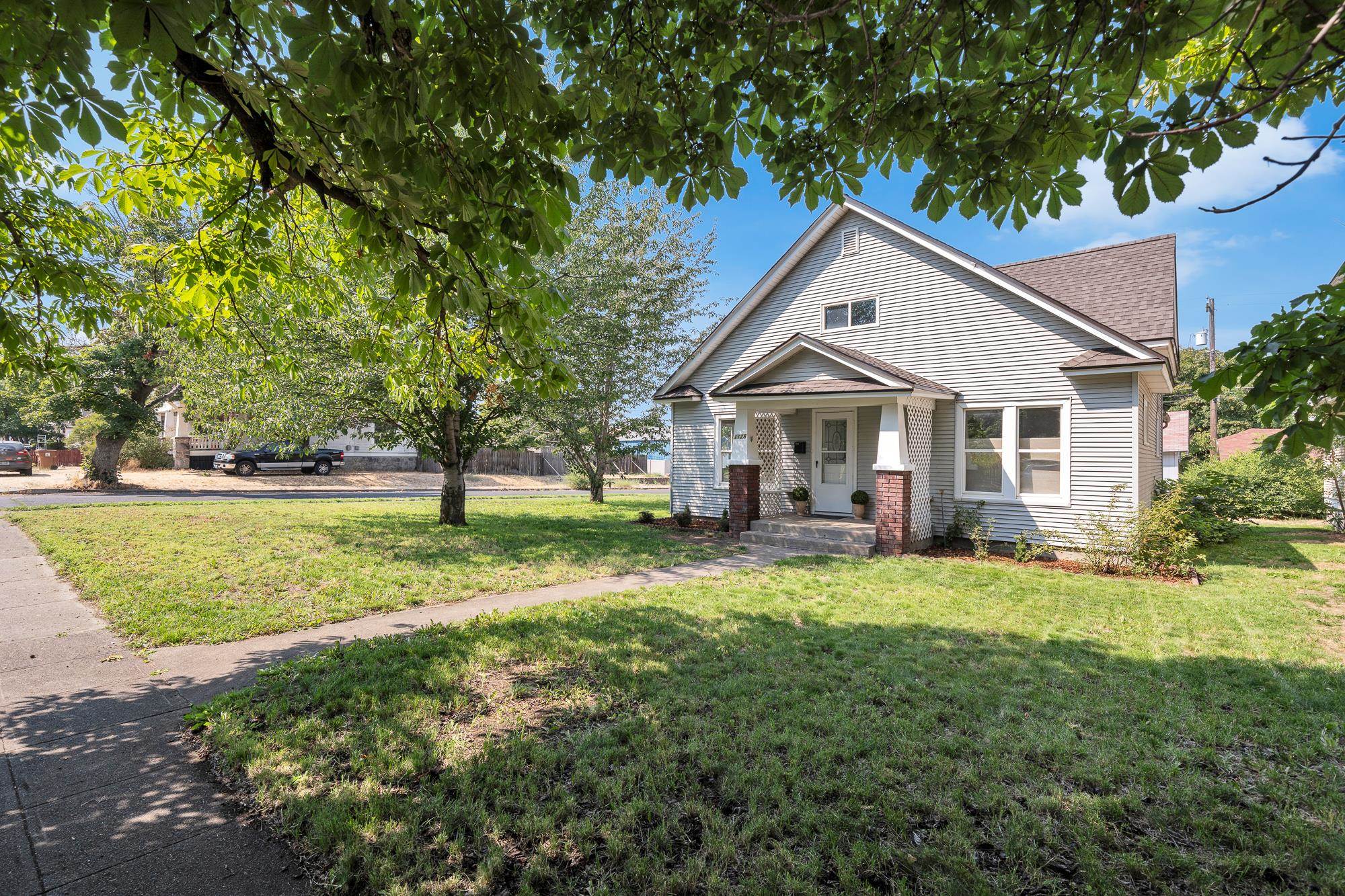1128 W MANSFIELD Ave - Photo 1
