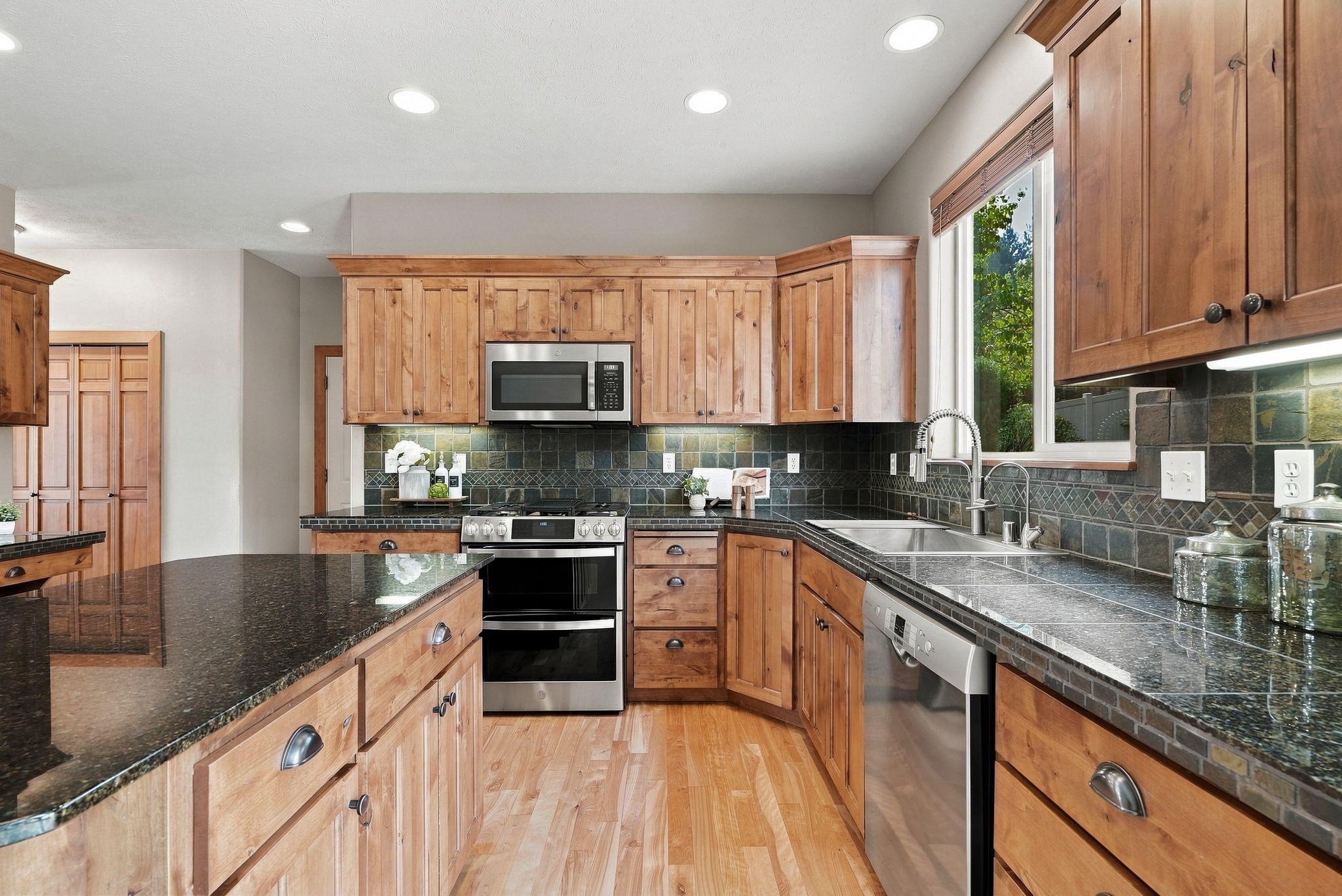 5302 S Bates Dr - Photo 9