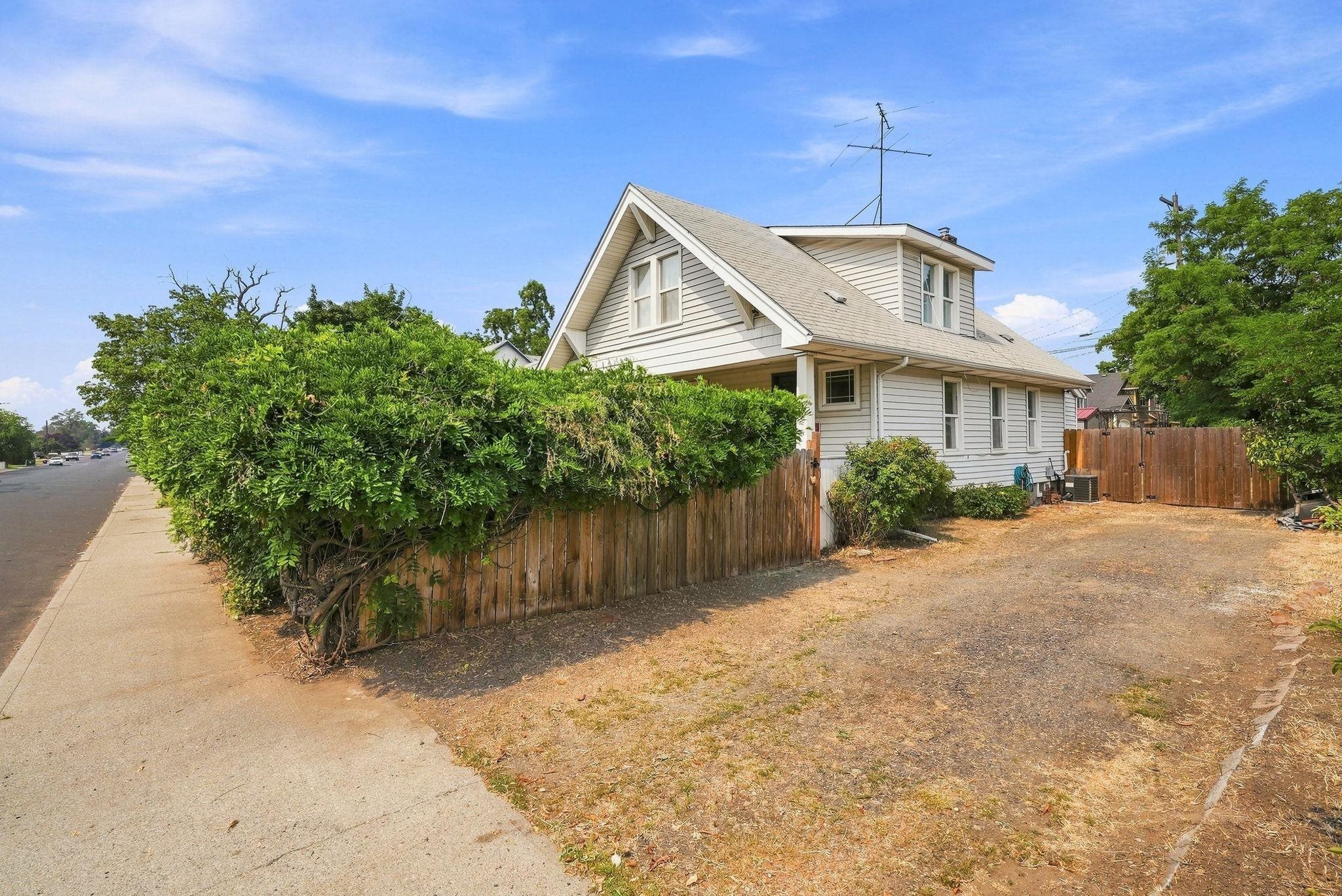1803 E Empire Ave - Photo 3