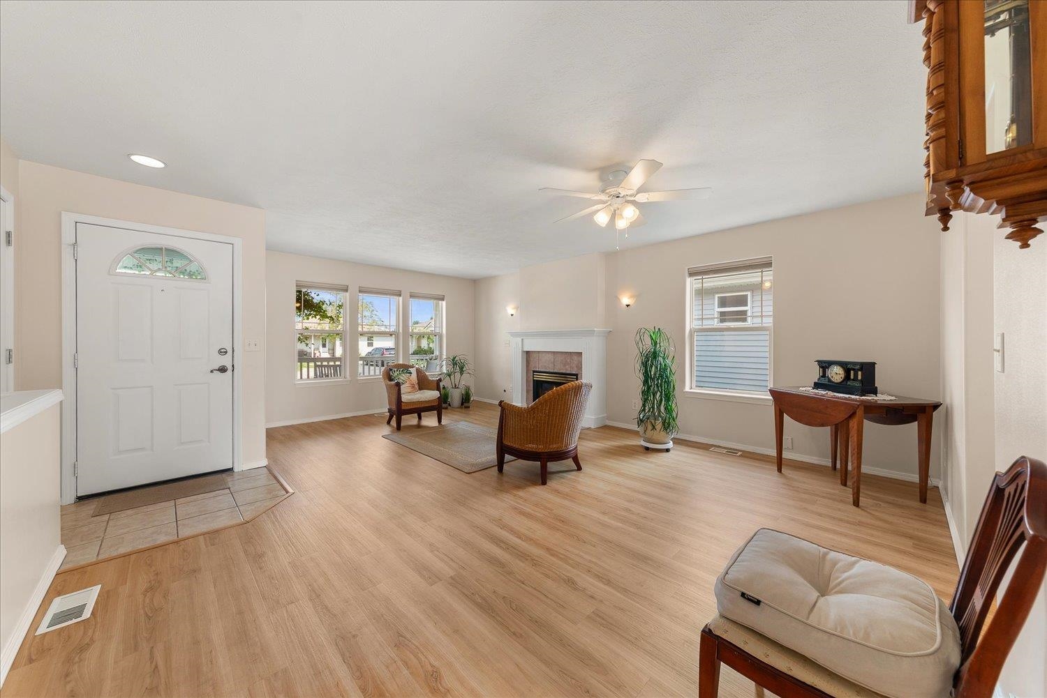 13716 E 15th Ln - Photo 5