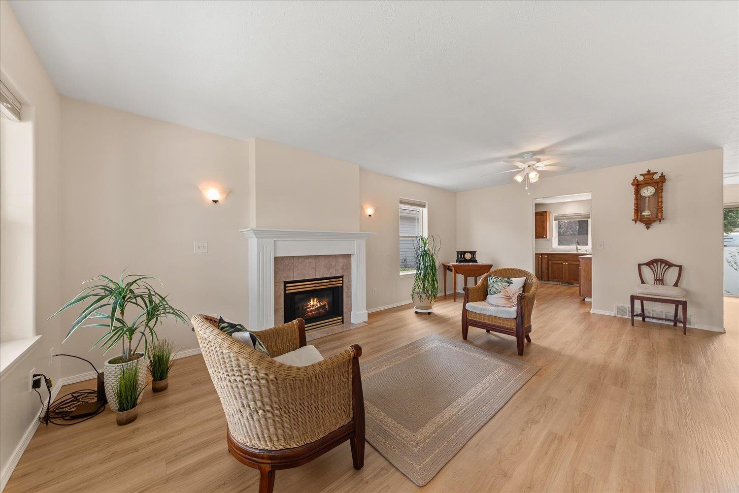 13716 E 15th Ln - Photo 7