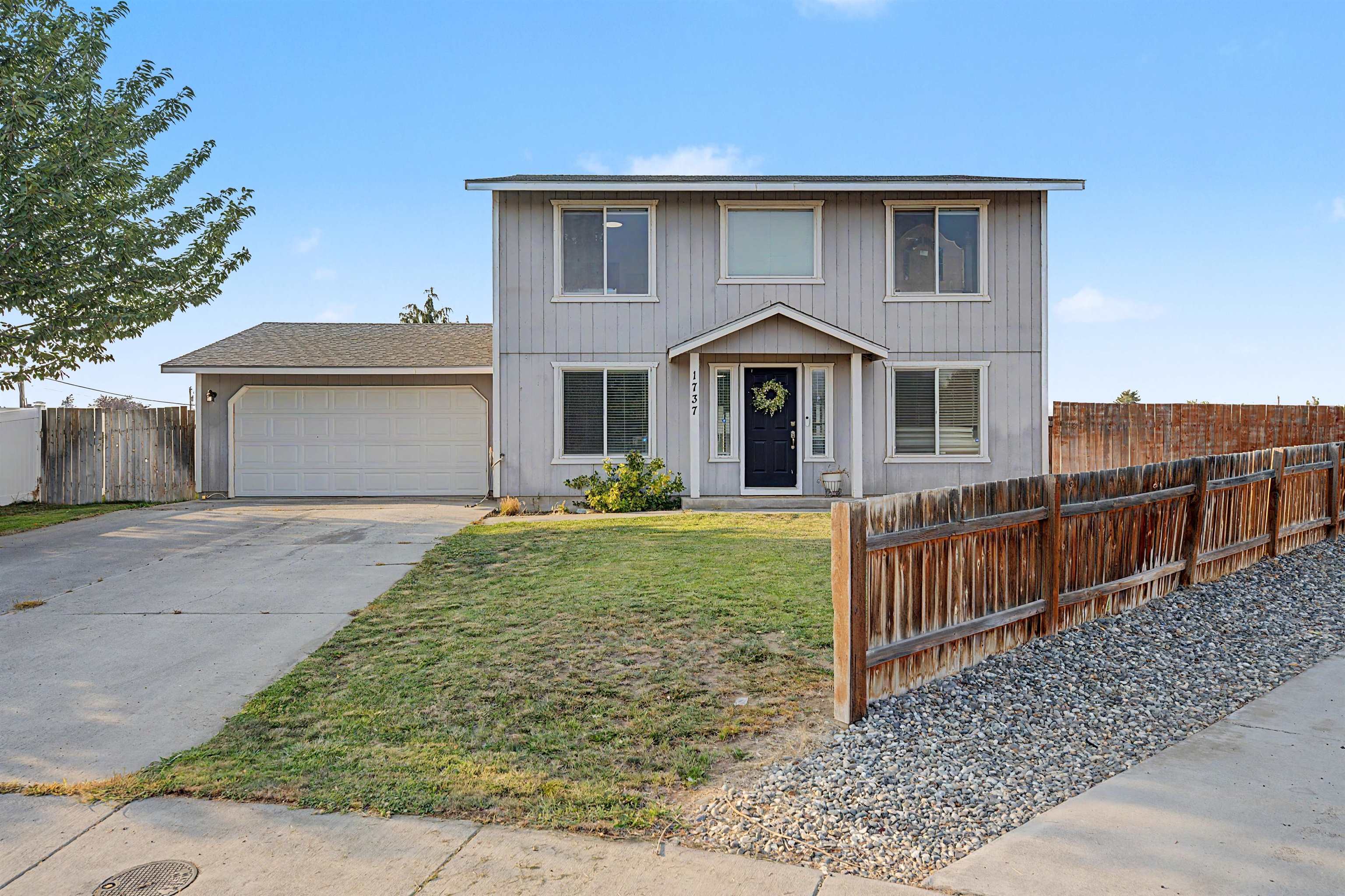 1737 W Mockingbird St - Photo 1
