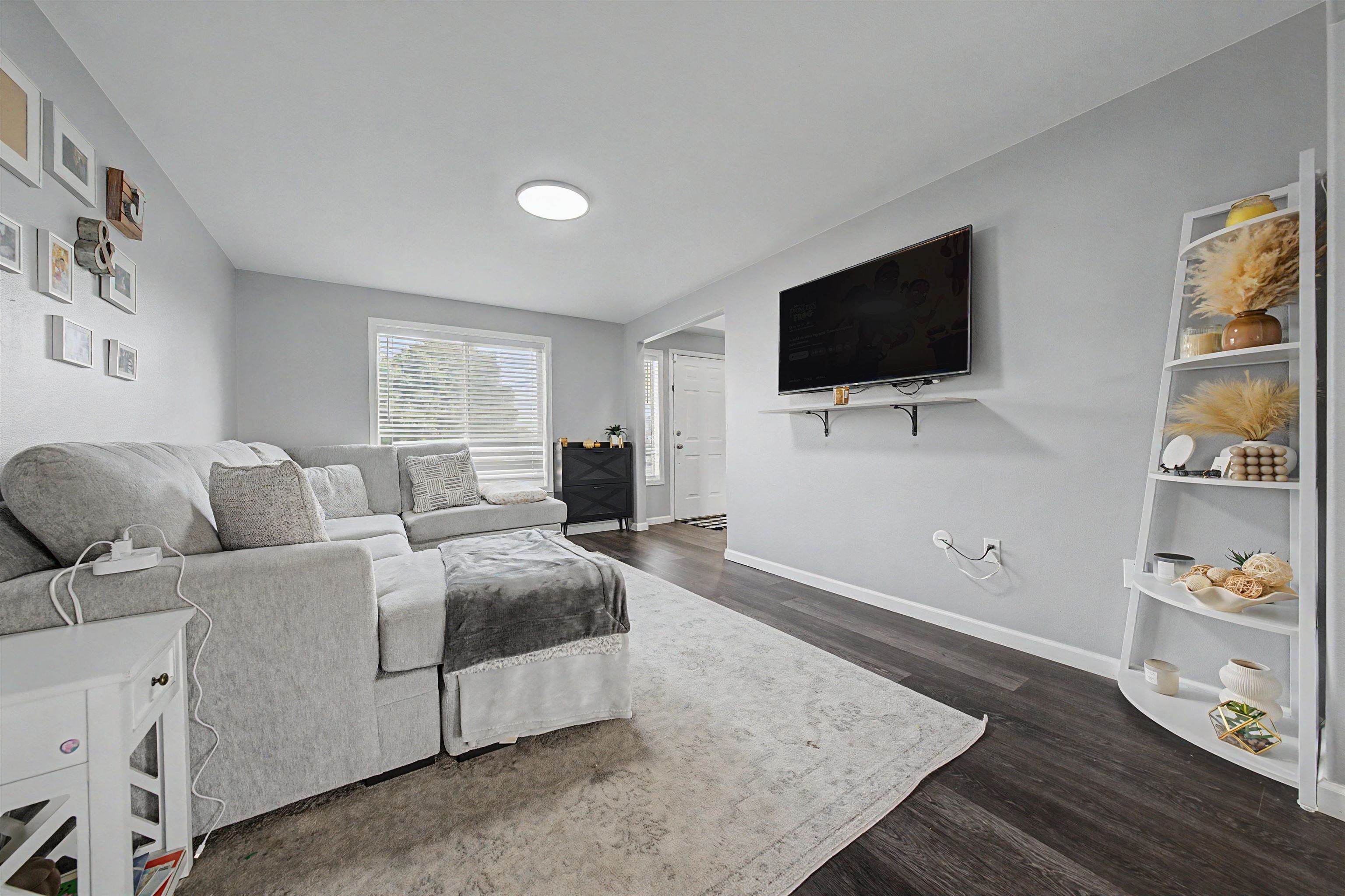 1737 W Mockingbird St - Photo 6