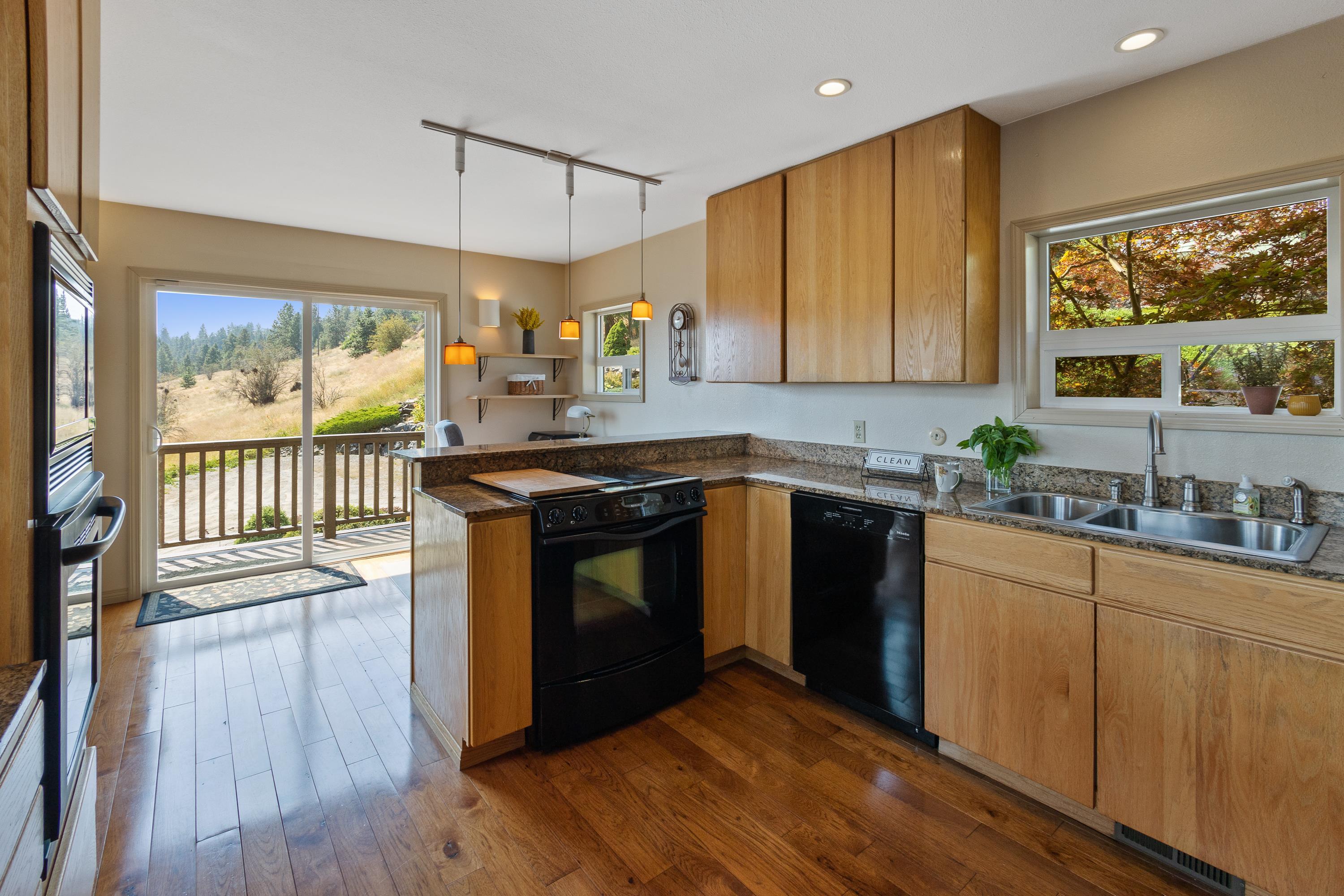 8302 N Northview Rd - Photo 12