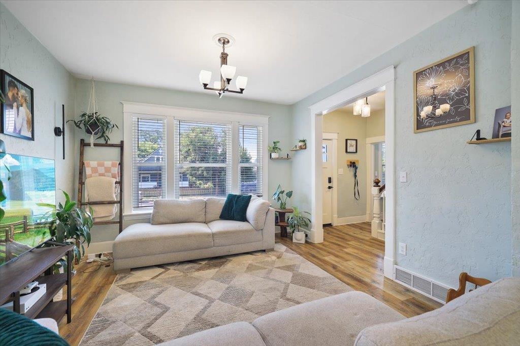 619 S Elm St - Photo 8