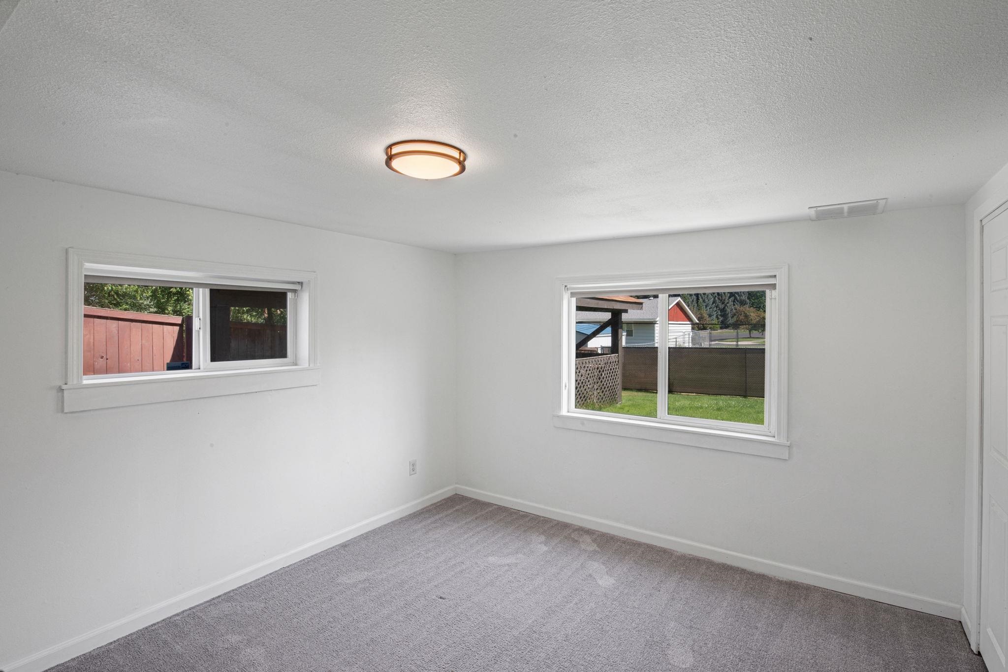 415 W Shasta Way - Photo 47