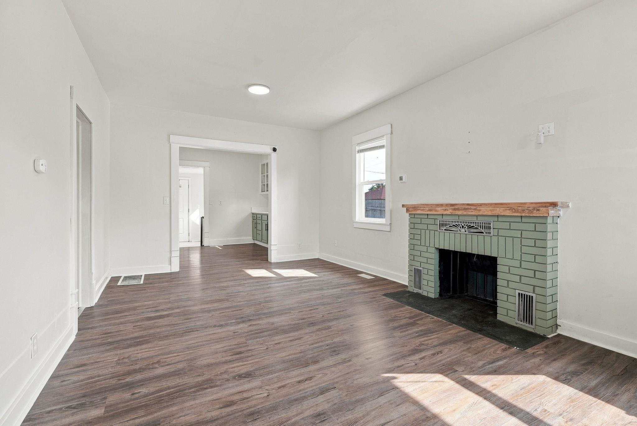 427 E Povidence Ave - Photo 2