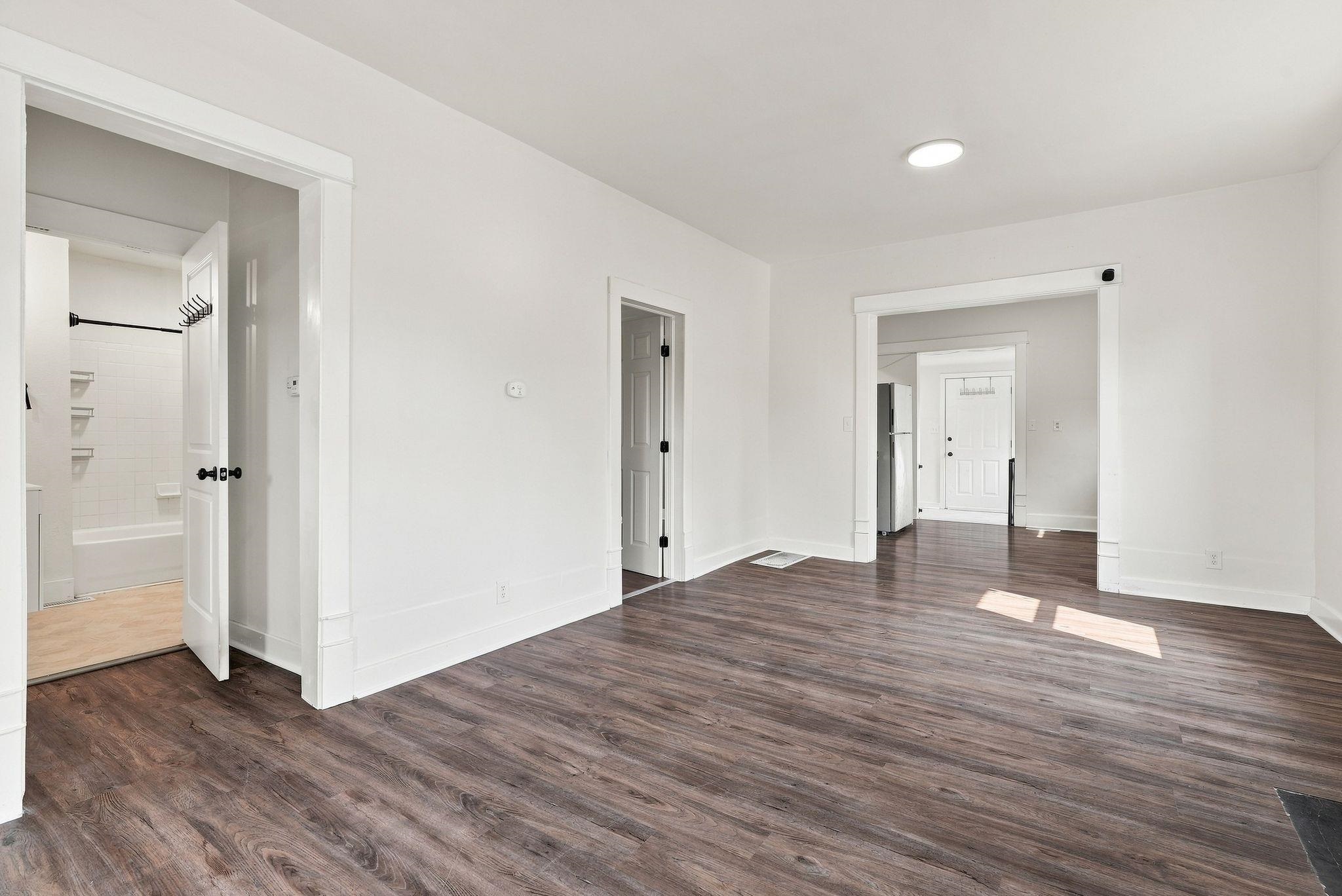 427 E Povidence Ave - Photo 3