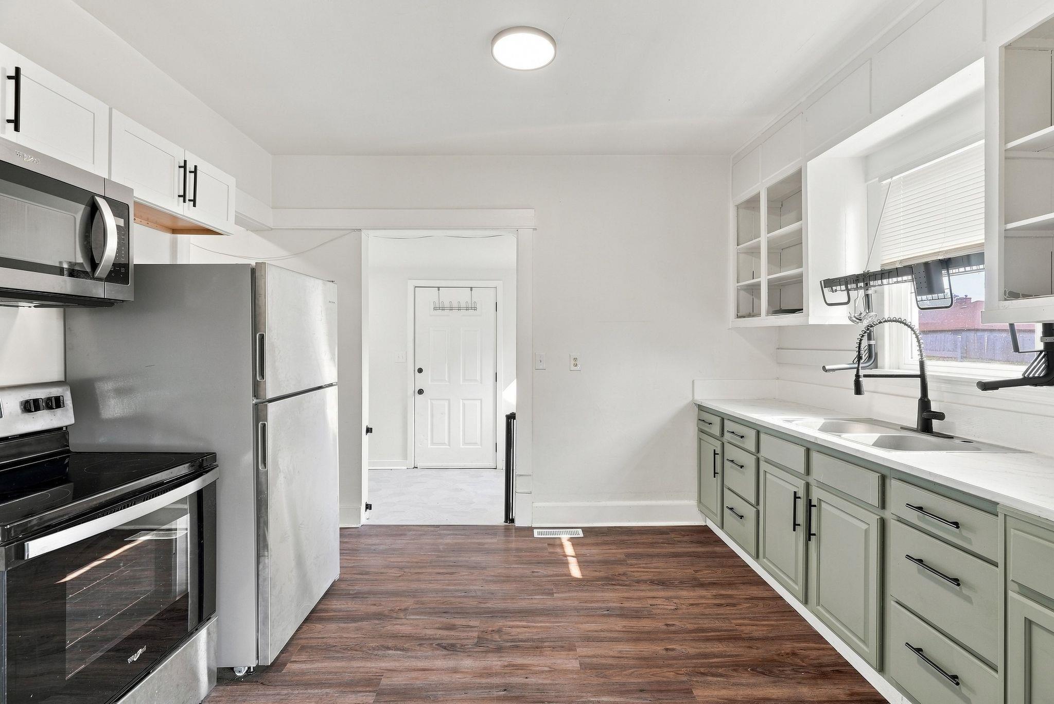 427 E Povidence Ave - Photo 5