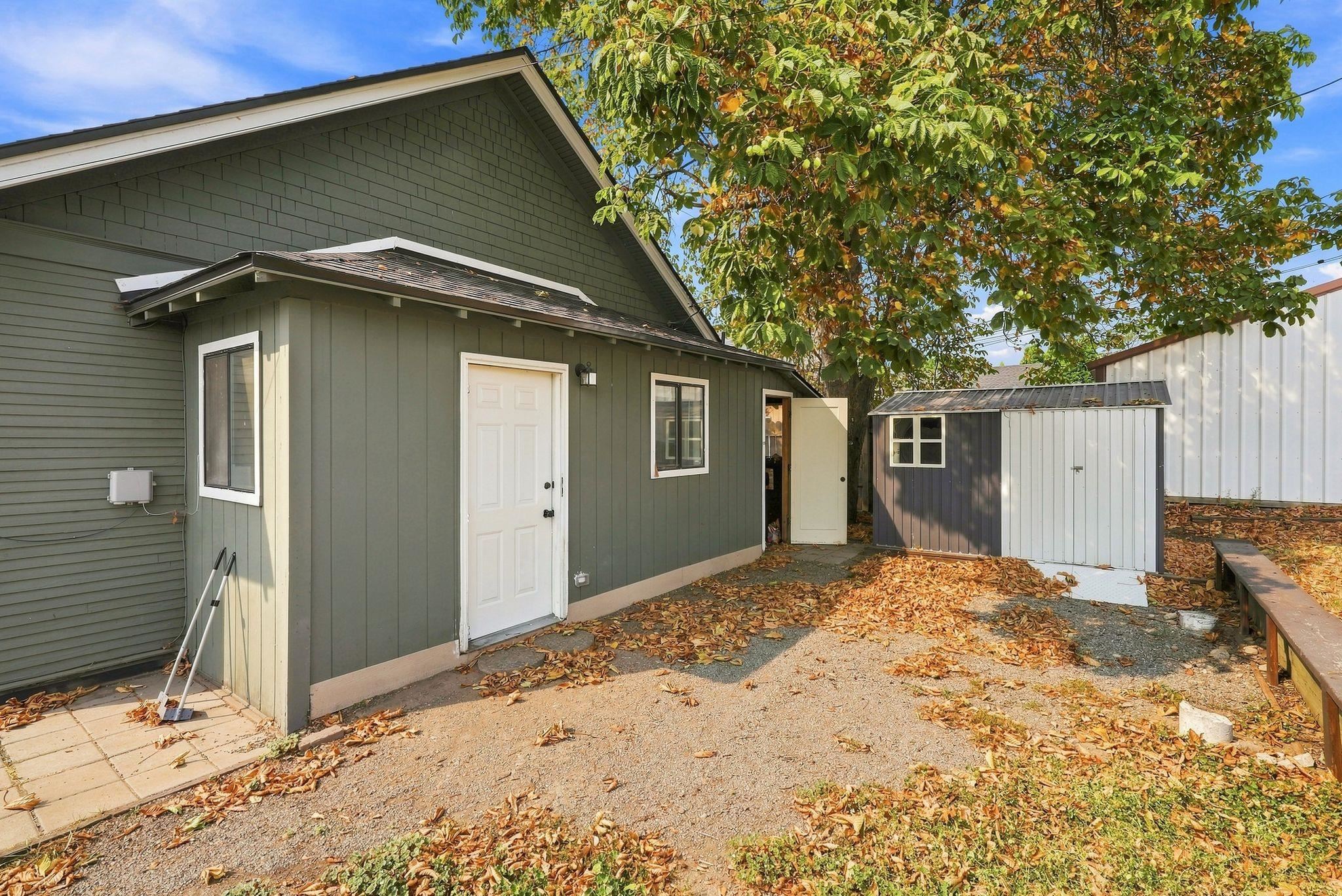 427 E Povidence Ave - Photo 17