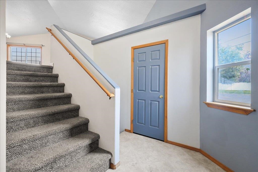 735 E Tara Lee Ave - Photo 4