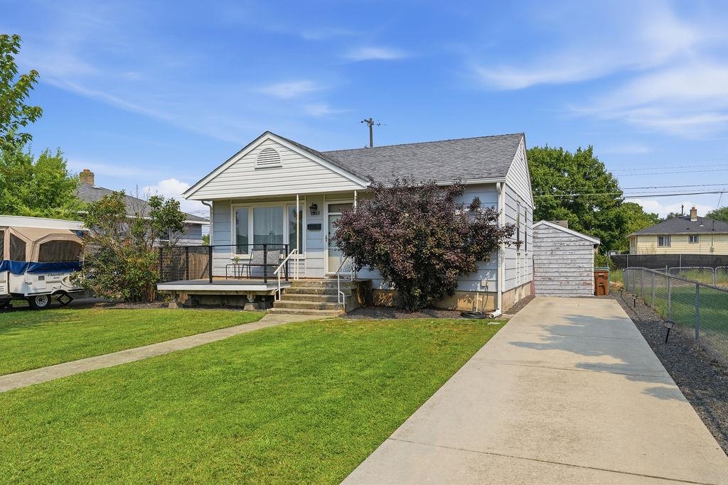 1303 E Princeton Ave - Photo 3
