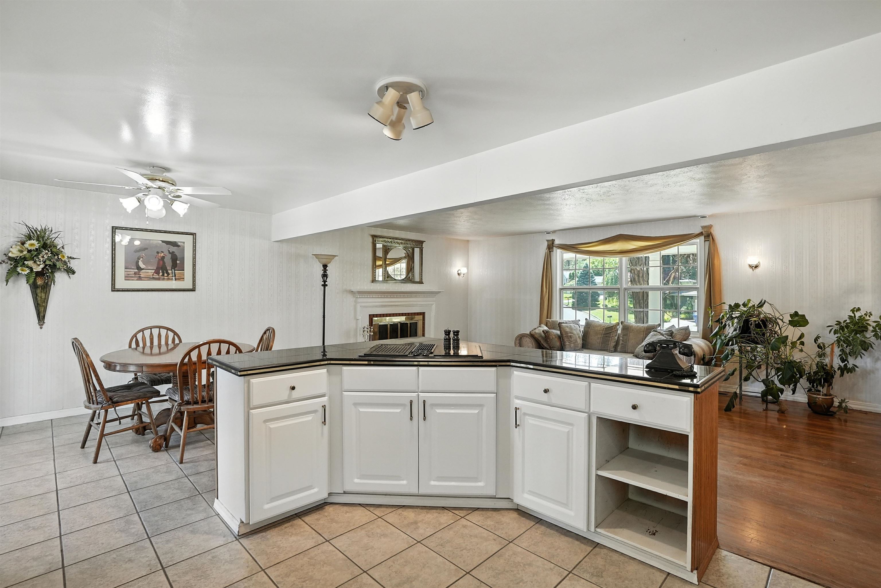 1026 W Woodway Ave - Photo 4