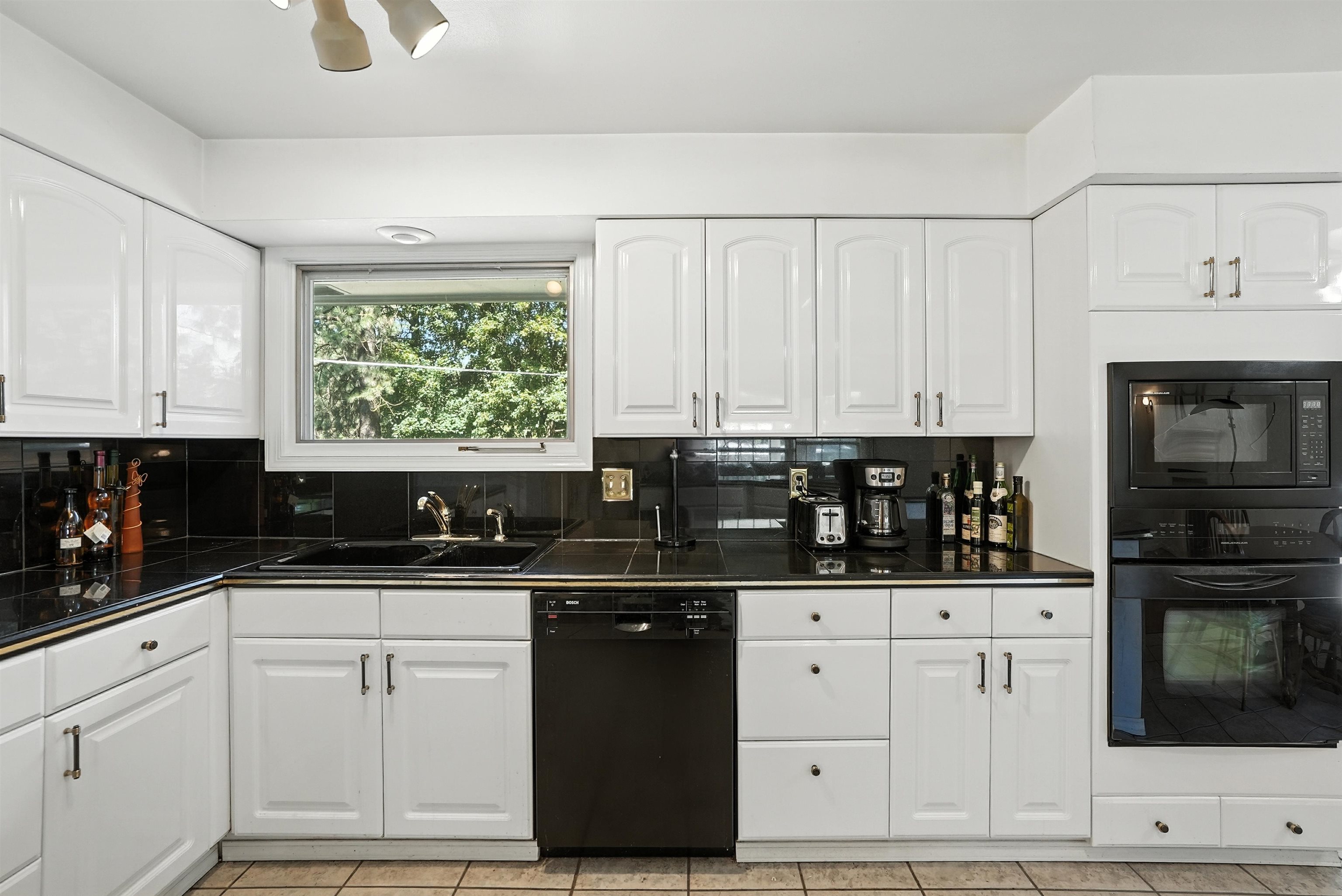 1026 W Woodway Ave - Photo 7
