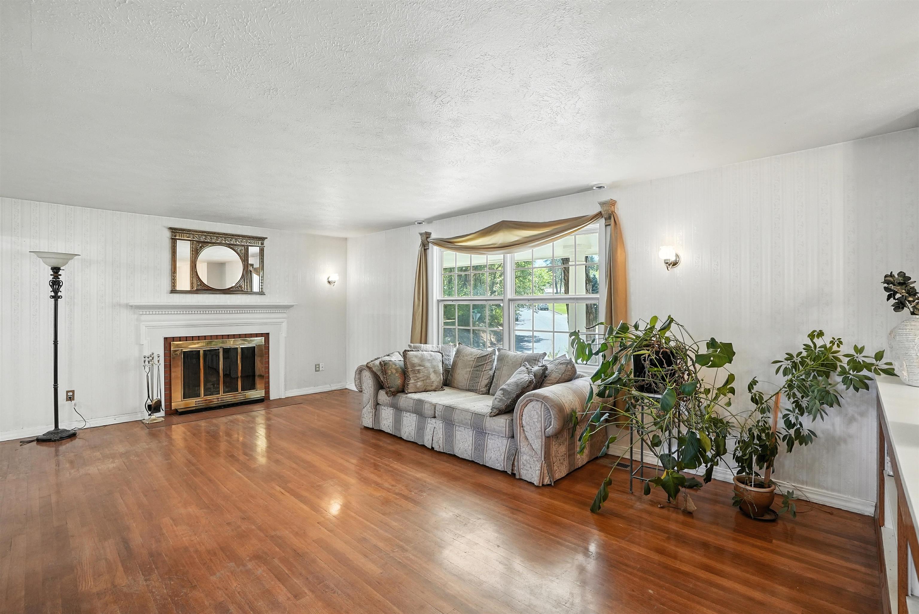 1026 W Woodway Ave - Photo 9