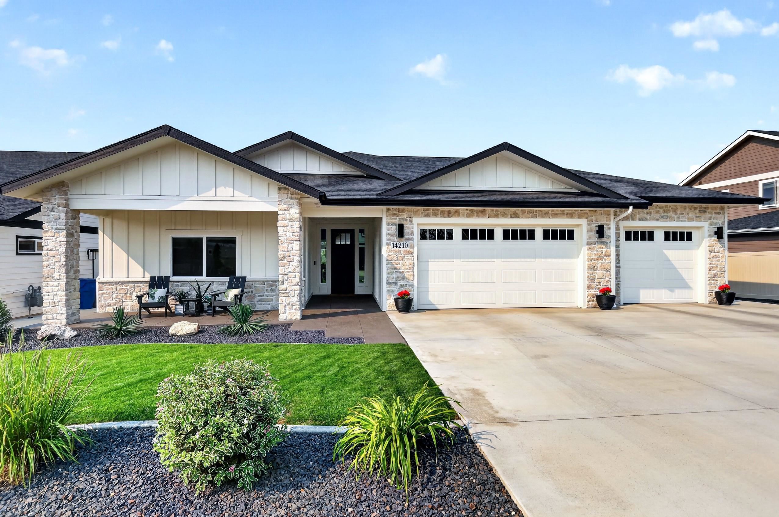 14210 E 39th Ln - Photo 2