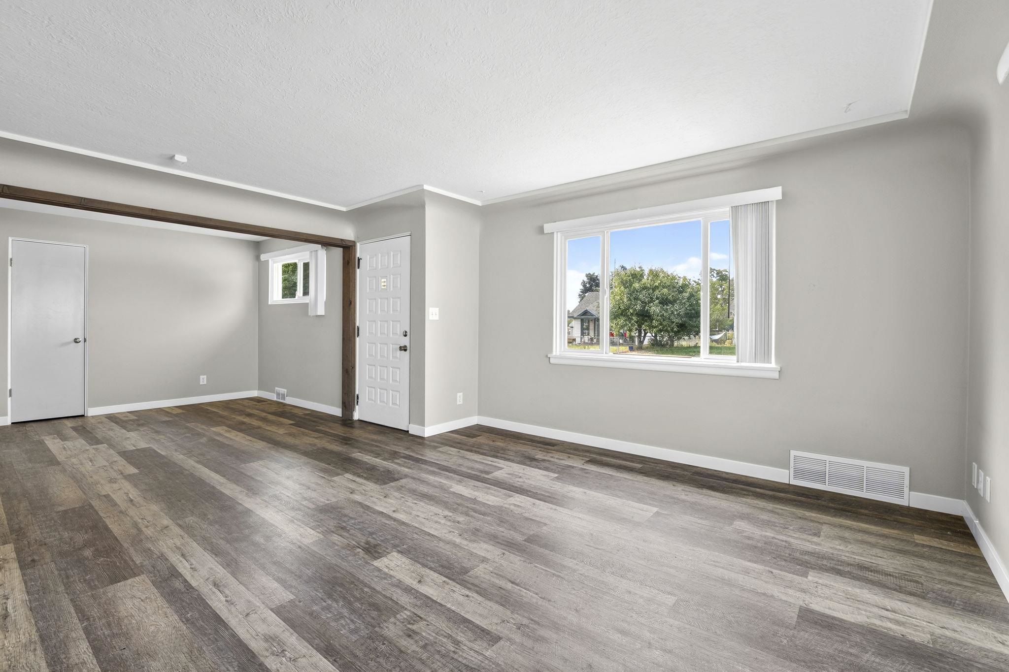 1007 E Walton St - Photo 5