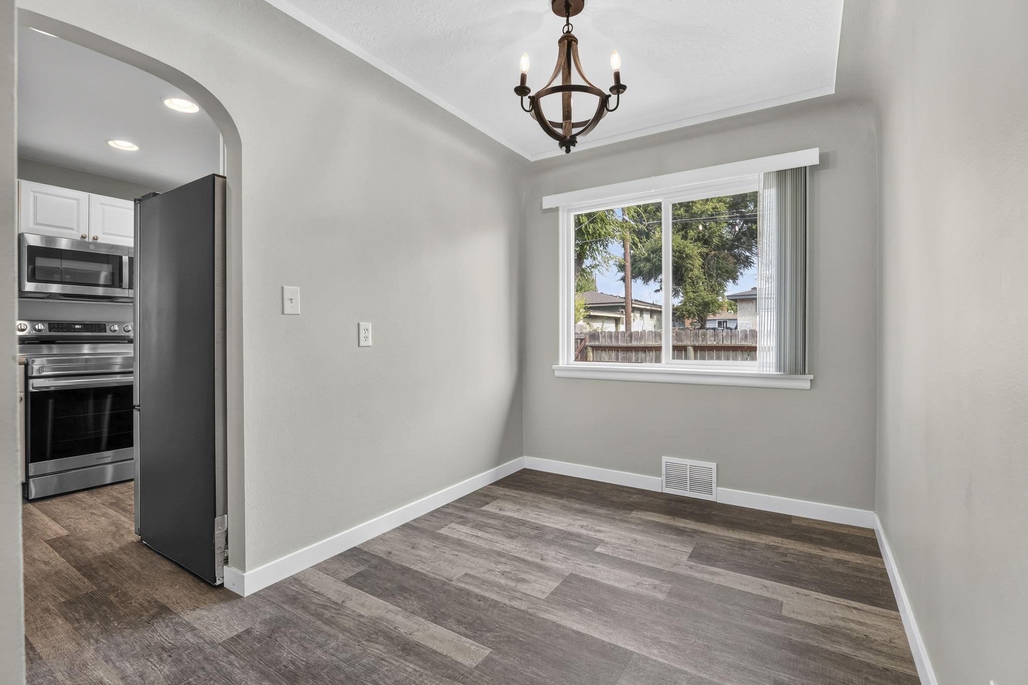 1007 E Walton St - Photo 9