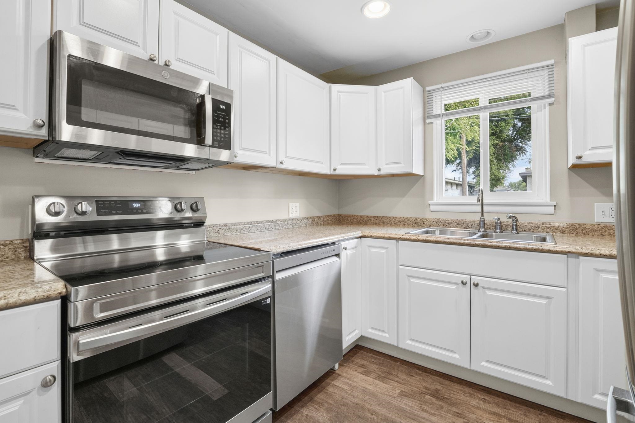 1007 E Walton St - Photo 11