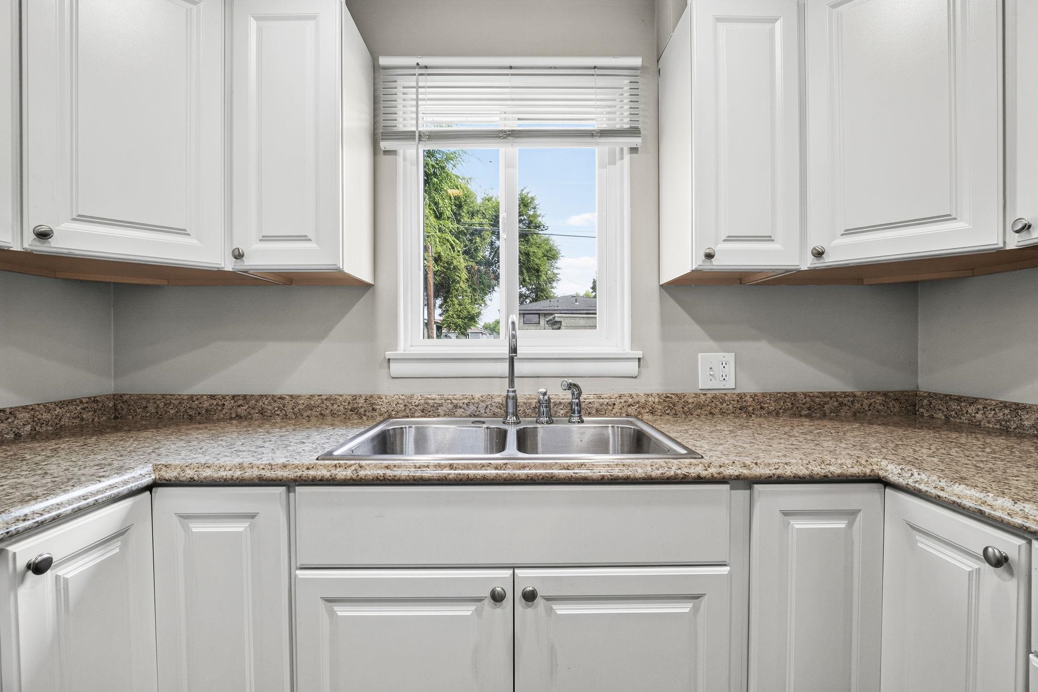 1007 E Walton St - Photo 12