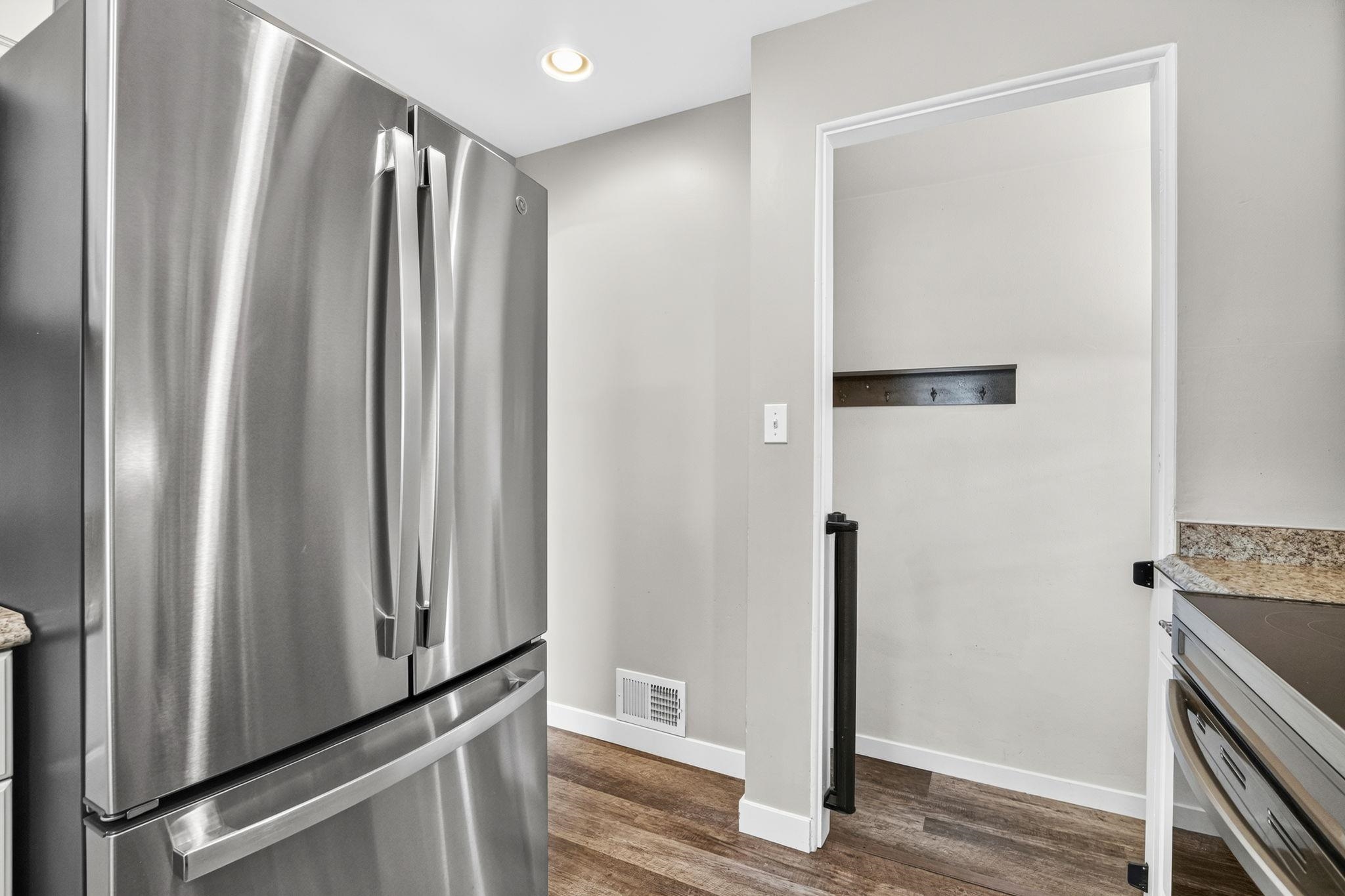 1007 E Walton St - Photo 13