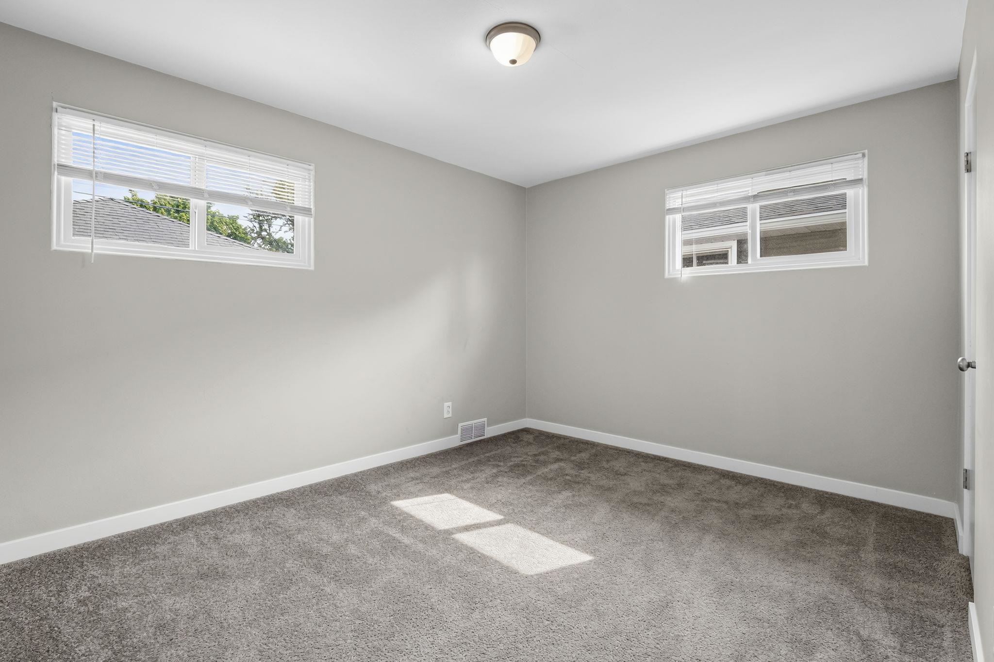 1007 E Walton St - Photo 17