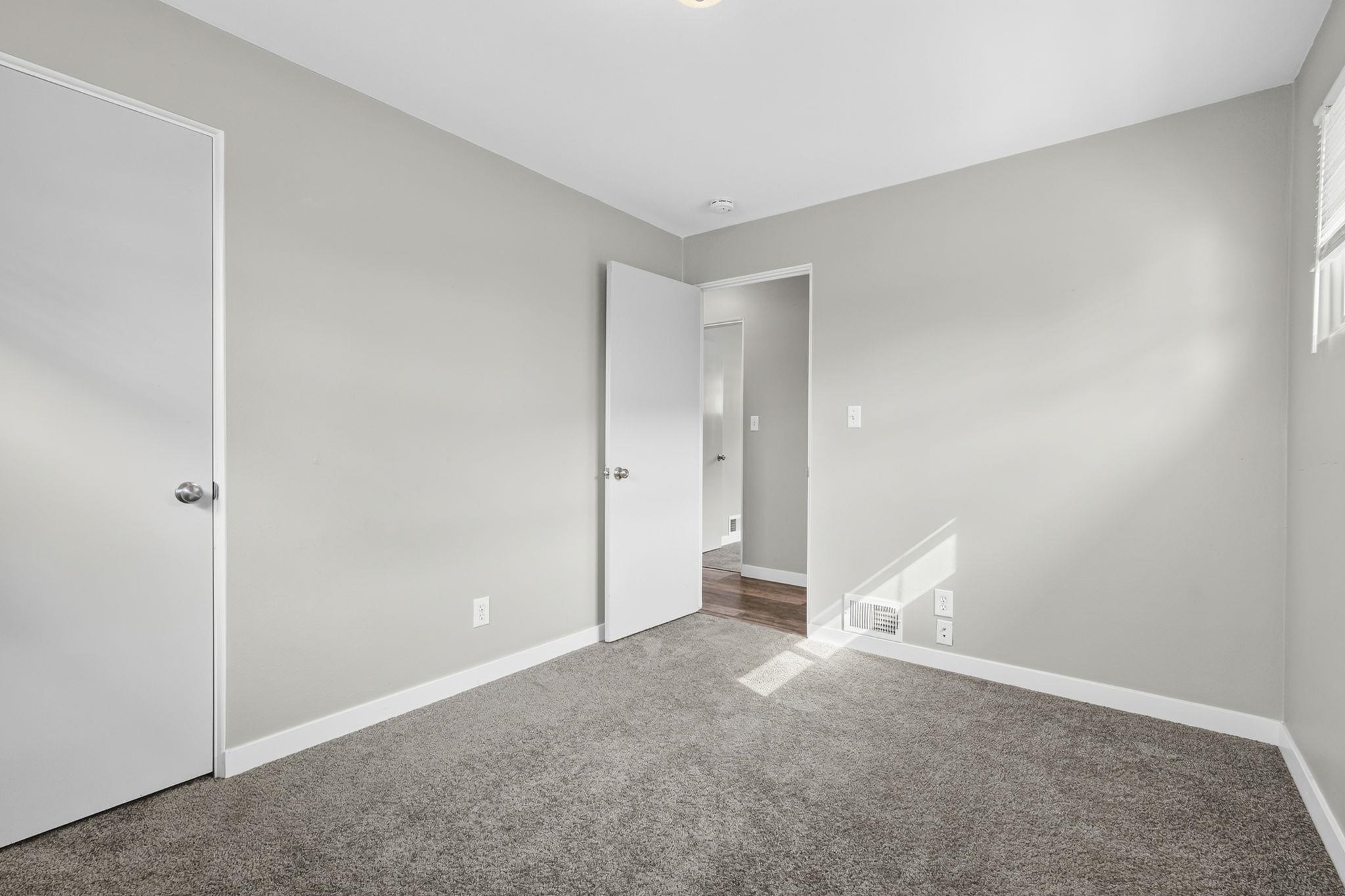 1007 E Walton St - Photo 19