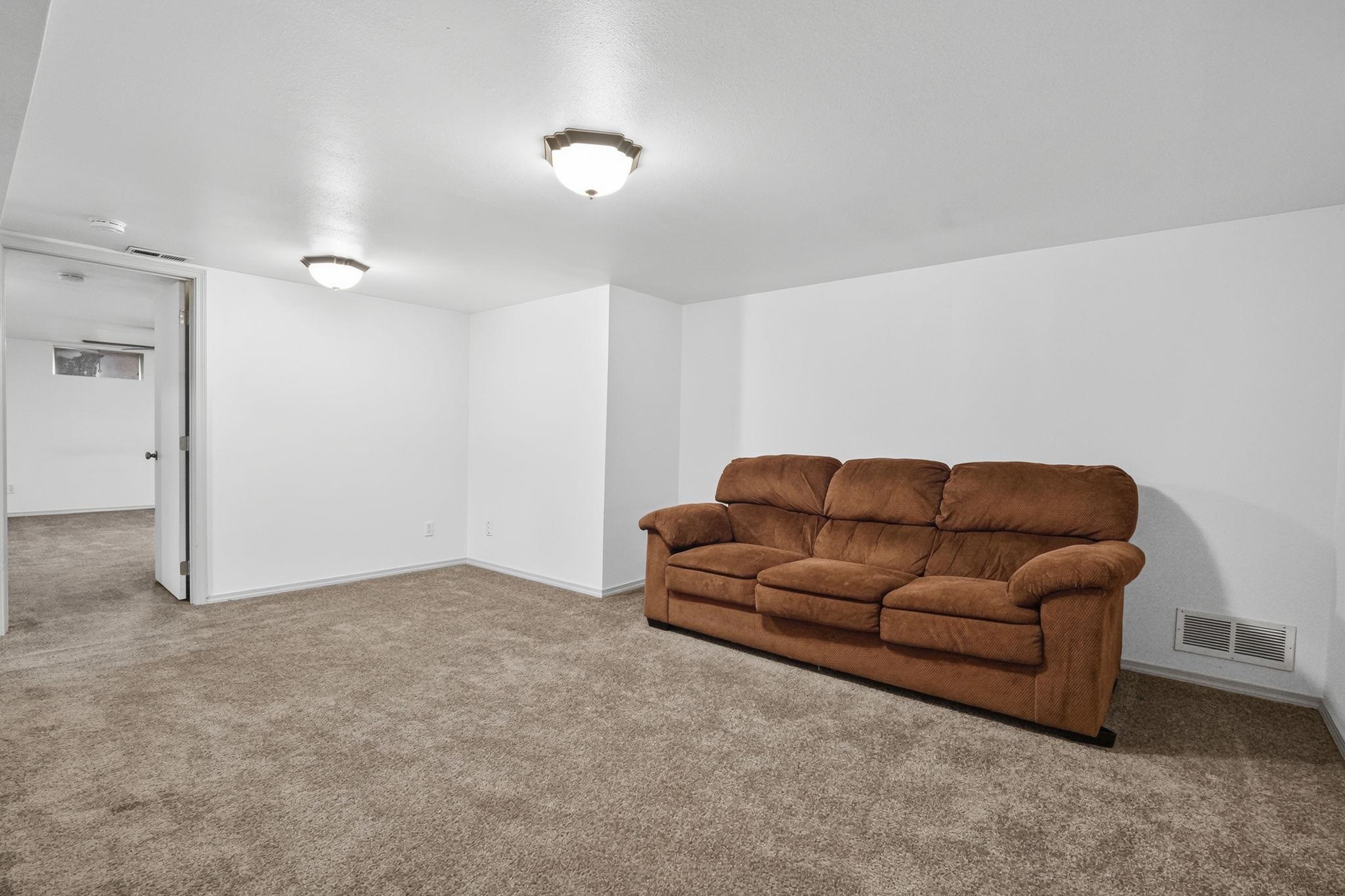 1007 E Walton St - Photo 22