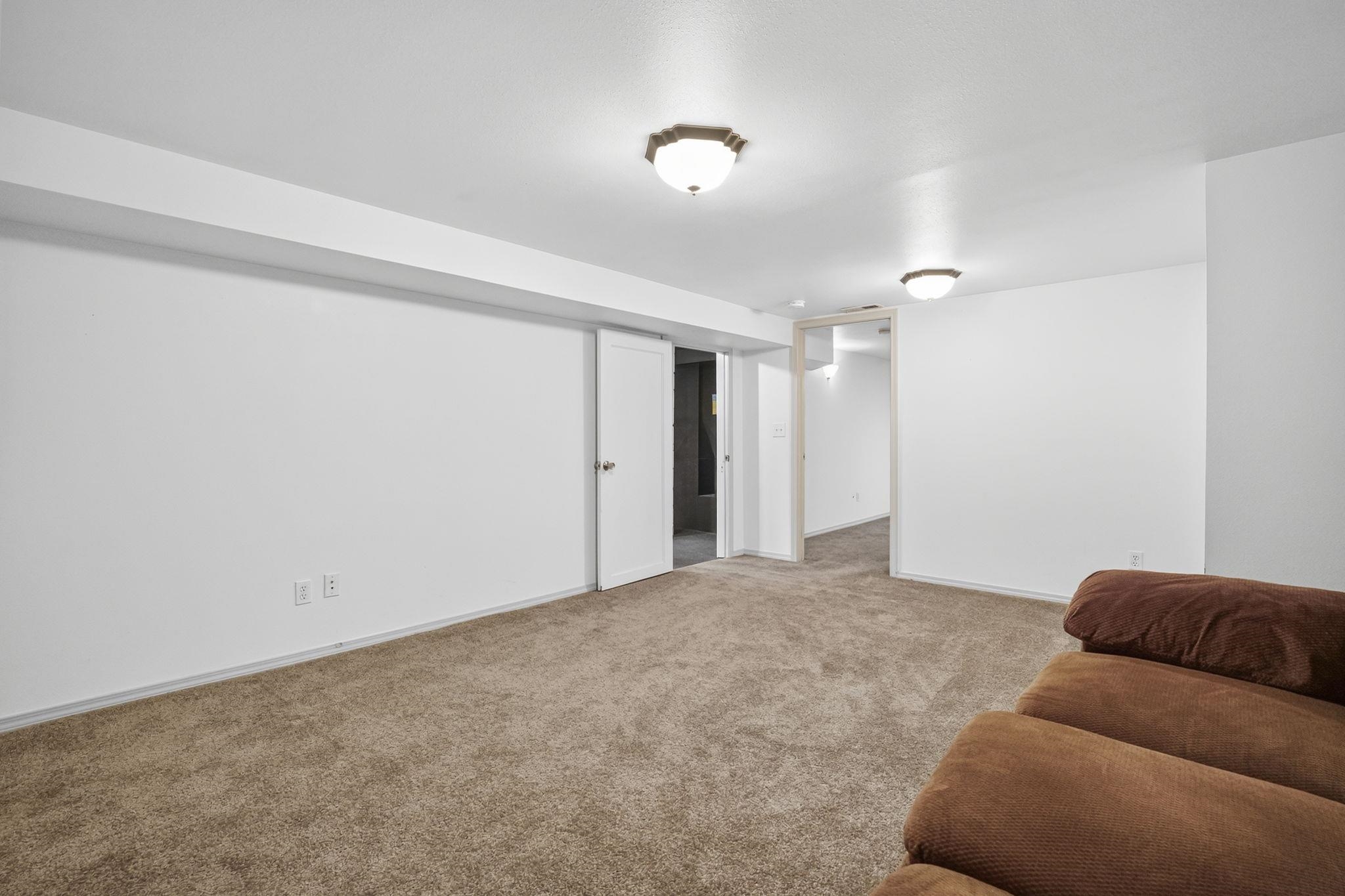 1007 E Walton St - Photo 23