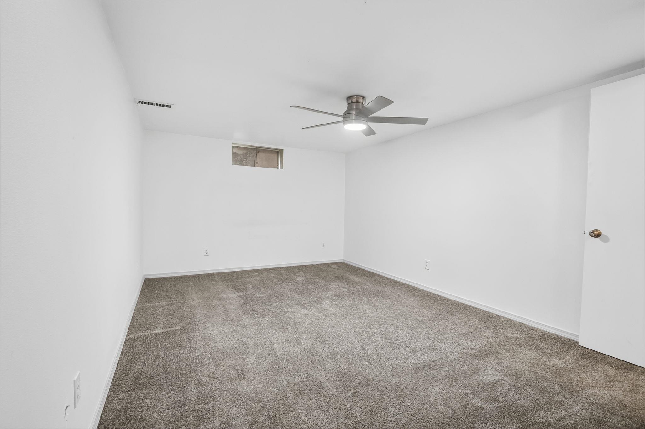 1007 E Walton St - Photo 24