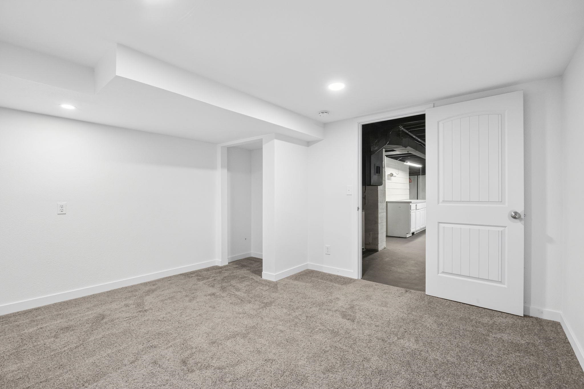 1007 E Walton St - Photo 29