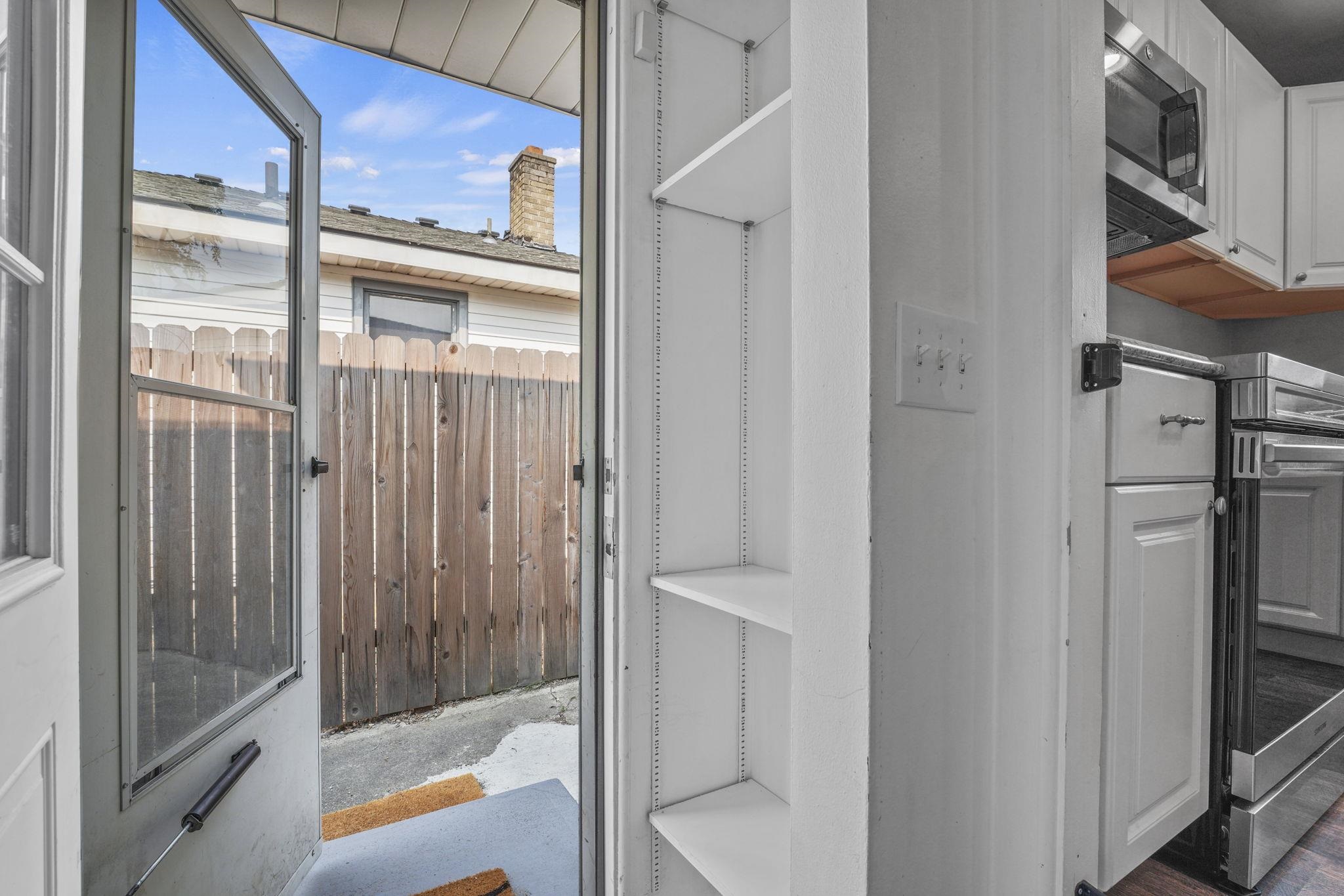 1007 E Walton St - Photo 31
