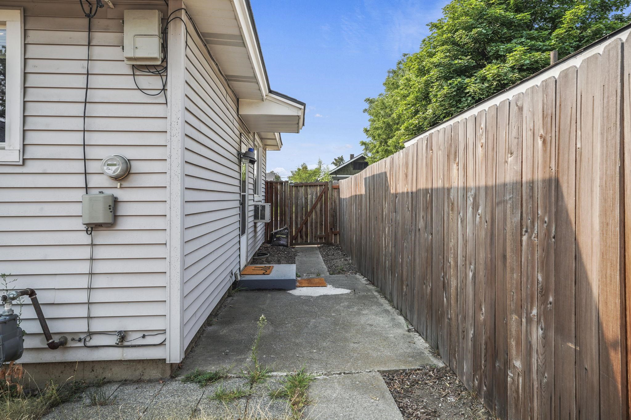 1007 E Walton St - Photo 32
