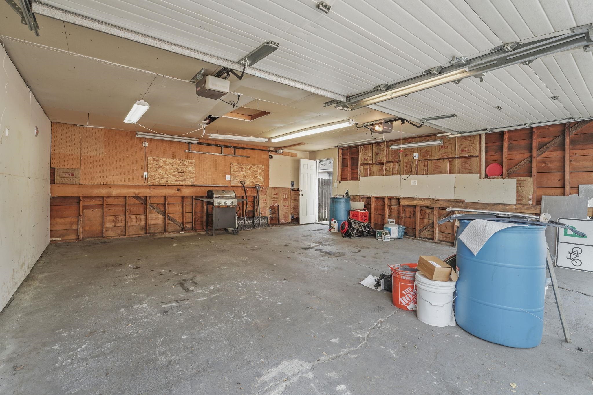 1007 E Walton St - Photo 35