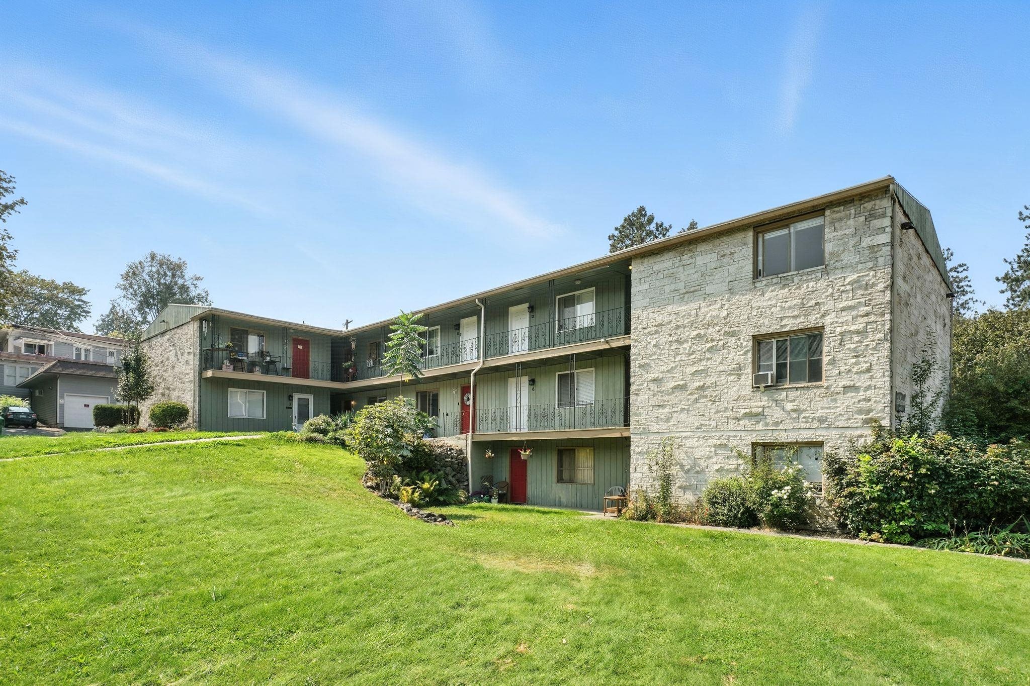 1405 W 8th Ave - Photo 2
