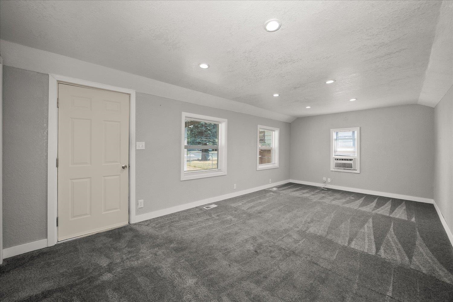 4707 N Lincoln St - Photo 5