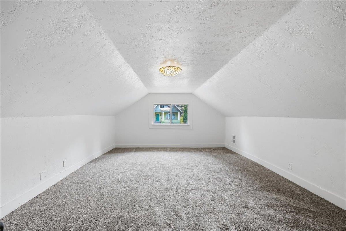 953 E 9th Ave - Photo 32