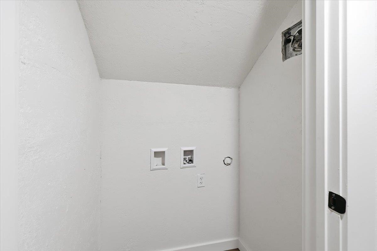 953 E 9th Ave - Photo 35