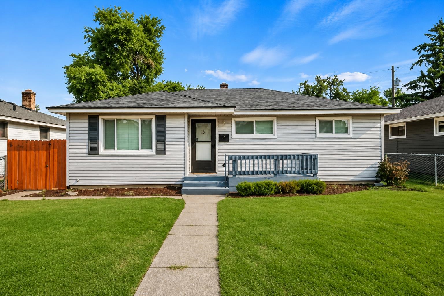 1007 E Walton St - Photo 1