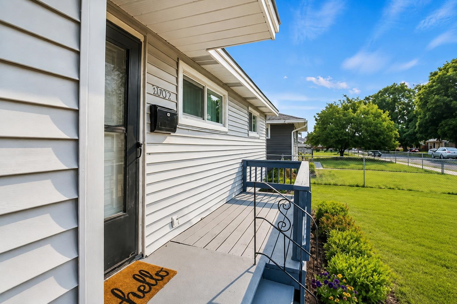 1007 E Walton St - Photo 2