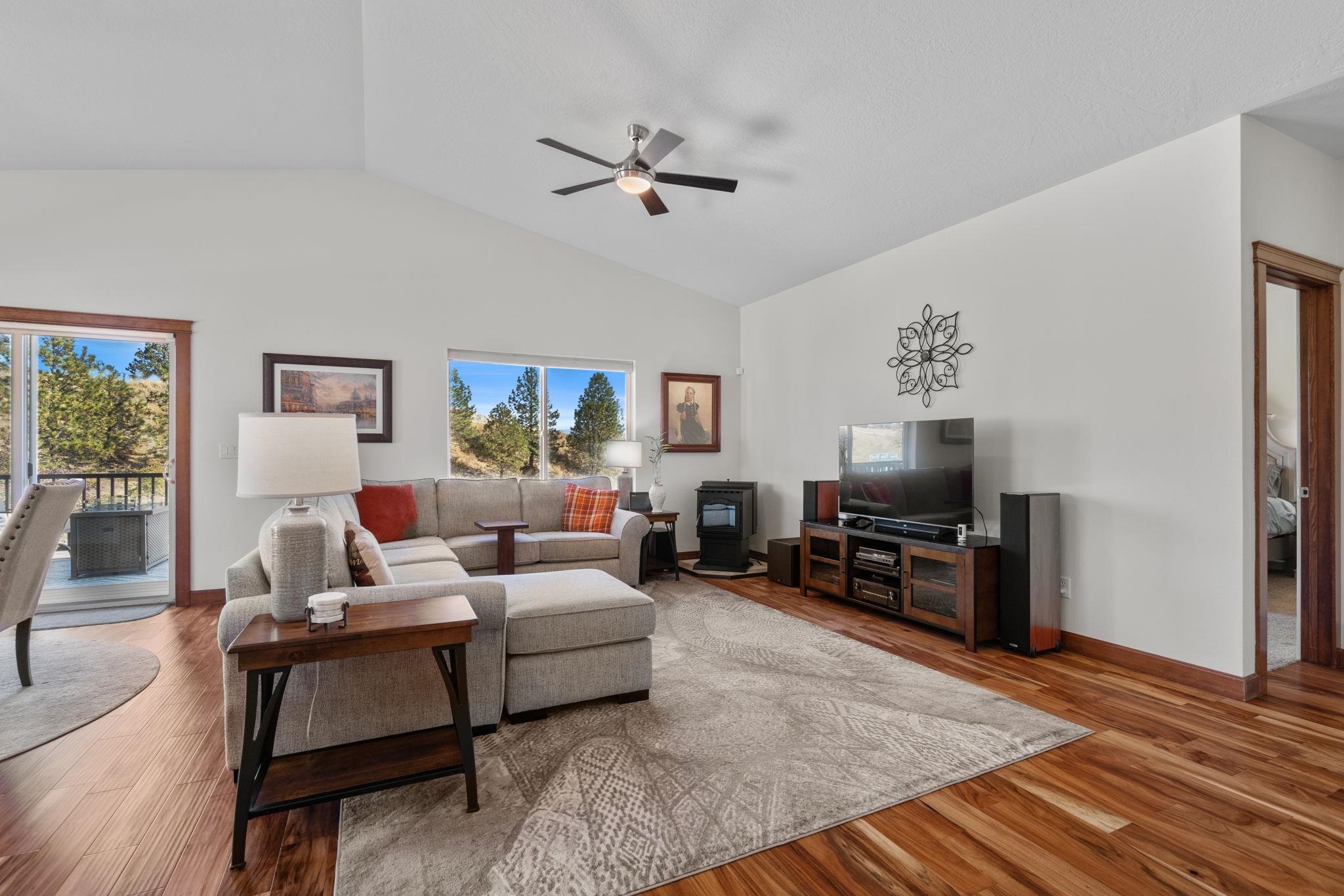 1520 N McKenzie River St - Photo 3