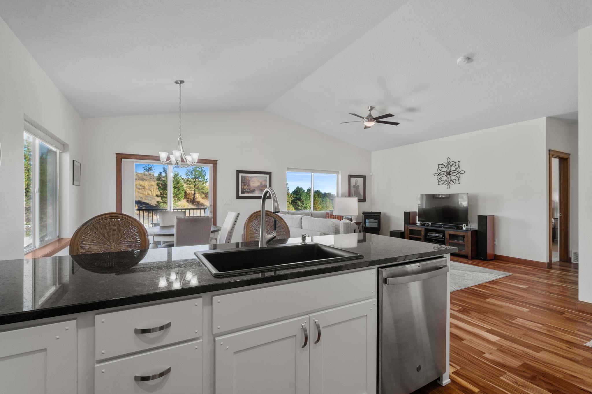 1520 N McKenzie River St - Photo 7