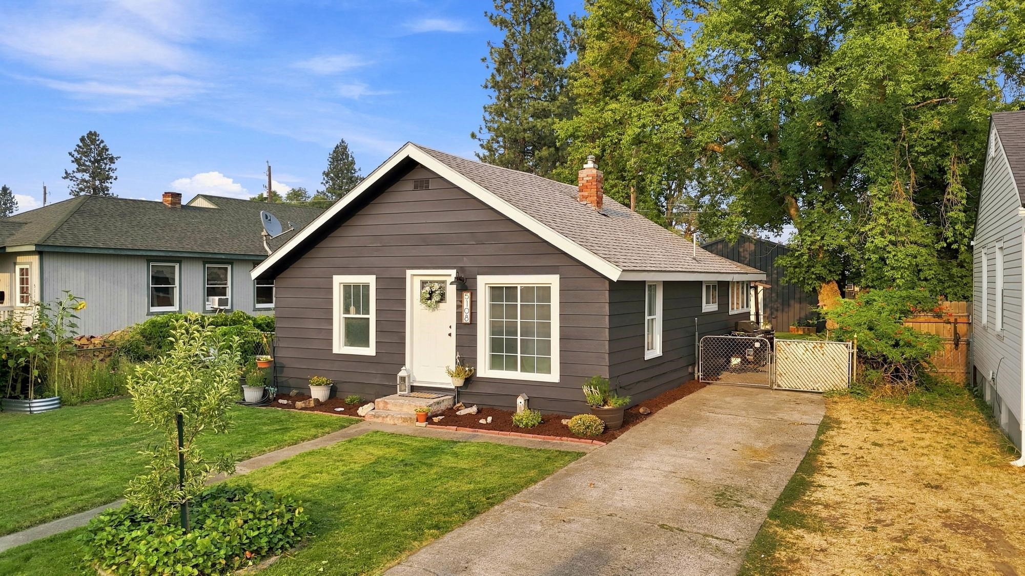 5108 N Maple St - Photo 2