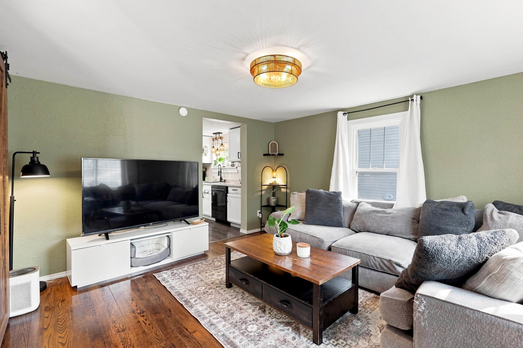 5108 N Maple St - Photo 3