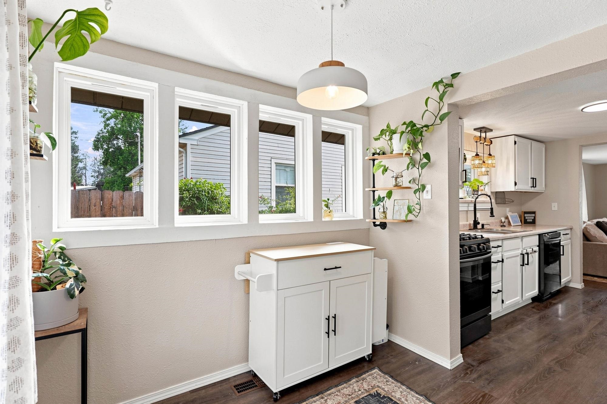5108 N Maple St - Photo 8