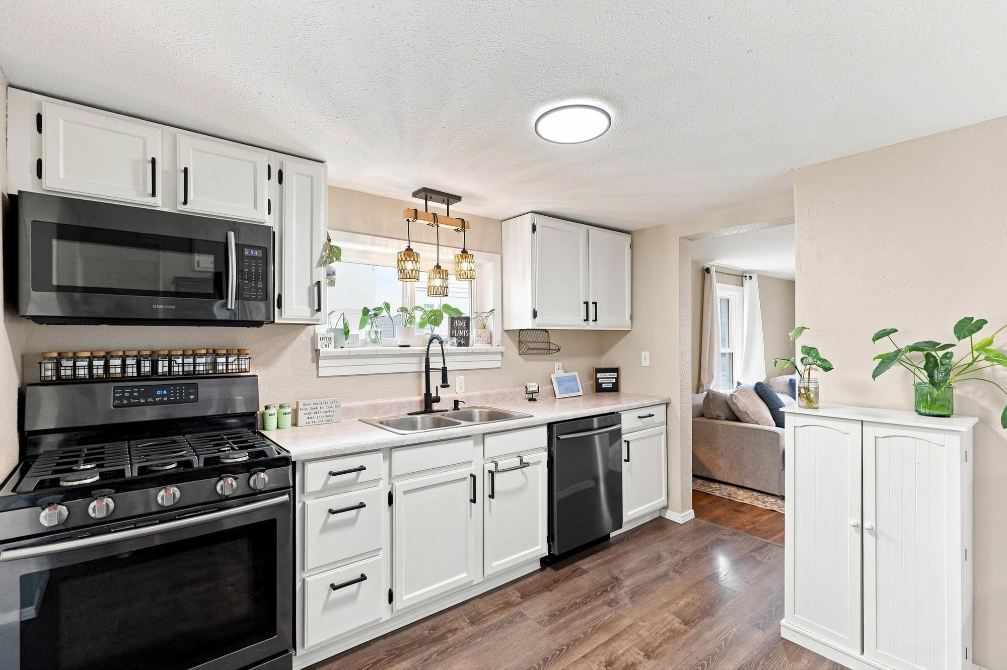 5108 N Maple St - Photo 9