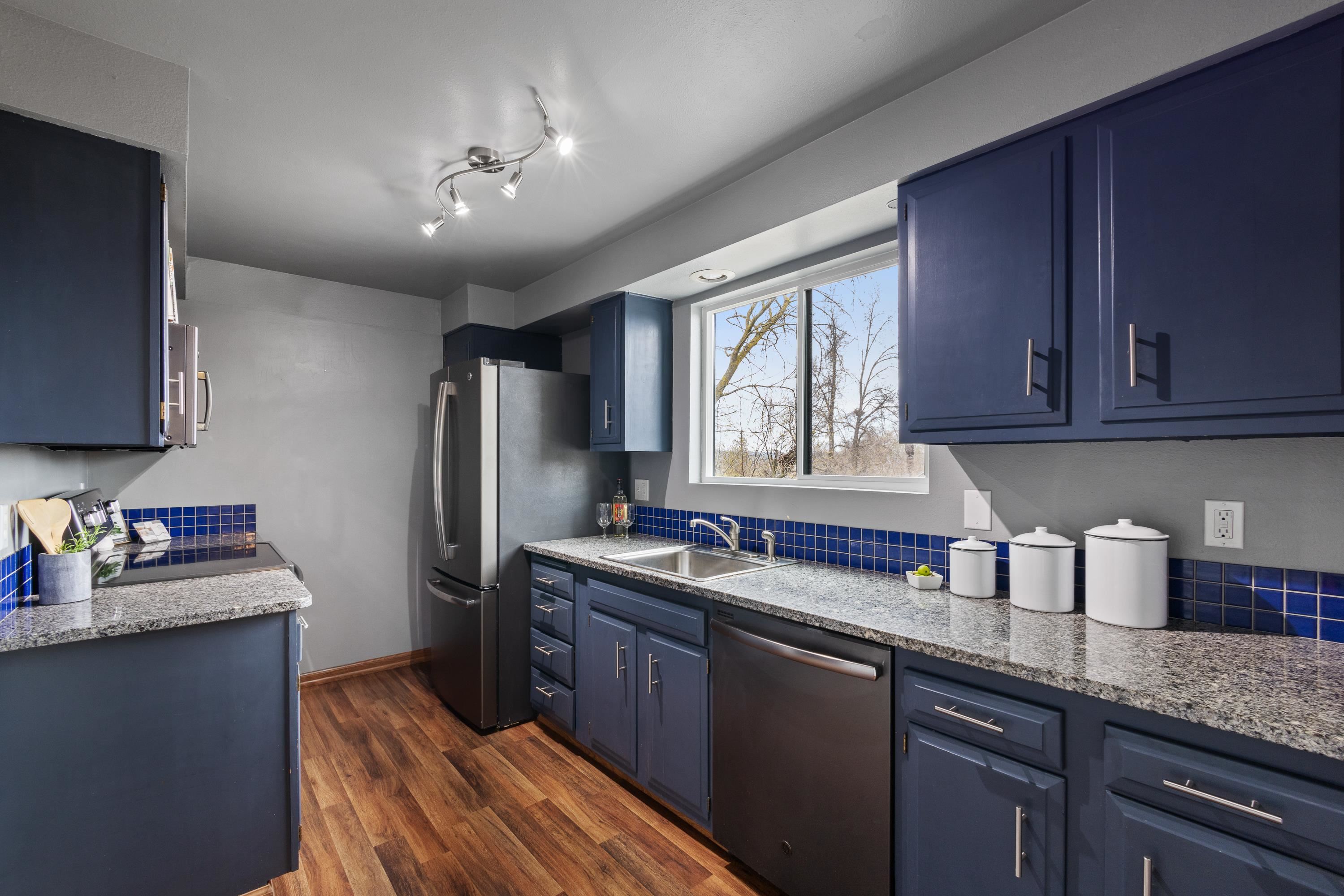844 W Cliff Dr - Photo 8
